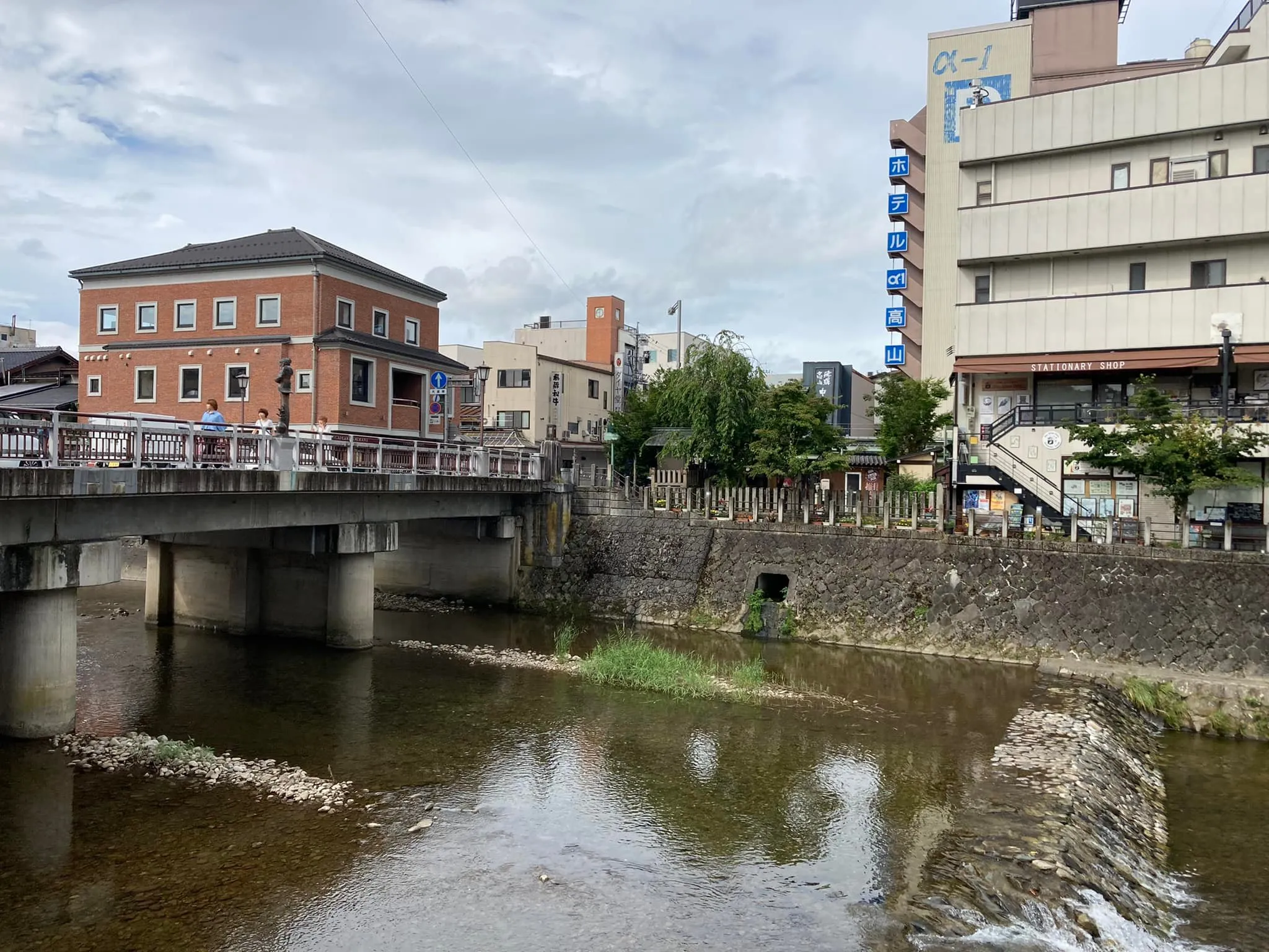 今高山市に降りて来て、おばちゃんの手製の漬け物を買いにきまし...